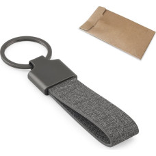 RAVEN. Rectangular-shaped keyring made of metal and recycled pet (30% recycled)